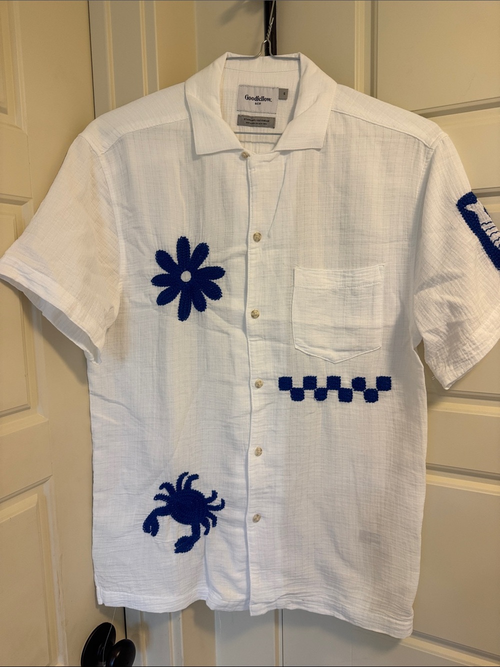 Goodfellow & Co White Short-Sleeve Button Shirt with Blue Embroidery